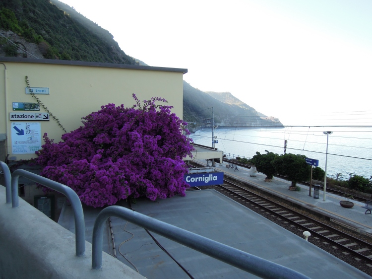 Gute Verbindung: Jedes Dorf in der Ausflugsregion Cinque Terre verfügt über einen eigenen Bahnhof.